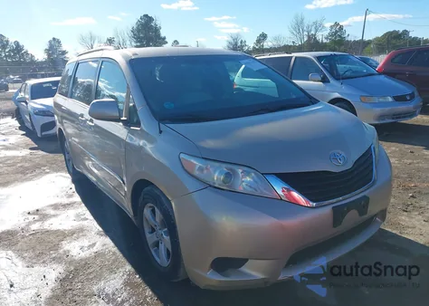 2011 Toyota Sienna Le V6 z USA, uszkodzony, nr VIN 5TDKK3DC4BS044334